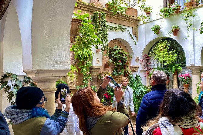 2 Days Cordoba with Mosque Ticket and Hotel Tour - La Judería: Narrow Streets, Whitewashed Walls, and a Real Place in Time