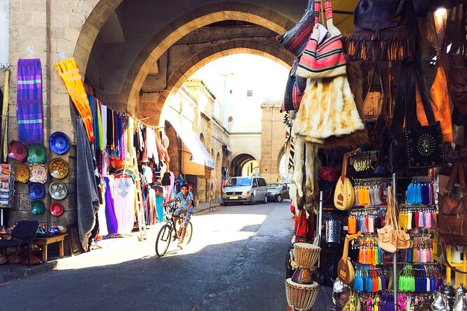 5 am in Casablanca: Mosque, Medina, Beach , Souks , Coffee and more - Parc de la Ligue Arabe: a rare calm moment in the middle