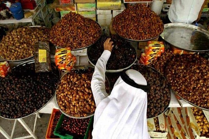 Abu Dhabi City Tour from Dubai: Qasr Al Watan, Emirates Palace, Mosque - Corniche Break and Saadiyat Date Market: Real Abu Dhabi Energy