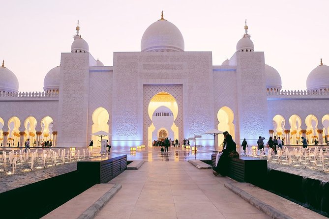 Abu Dhabi City Tour, Grand Mosque, Emirates Palace & The Louvre - Sheikh Zayed Grand Mosque: the highlight you plan around
