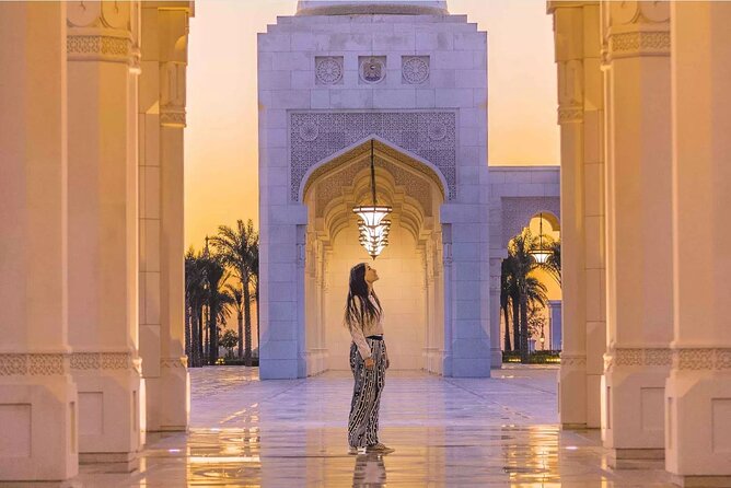 Abu Dhabi City Tour: Grand Mosque, Palace, Souk, Louvre & Ferrari - Emirates Palace and the palace-style photo moment