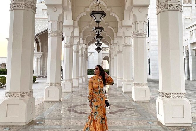 Abu Dhabi City Tour of Grand Mosque, Palace, Louvre, and Ferrari - Corniche Beach and the skyline views: short stroll, big payoff