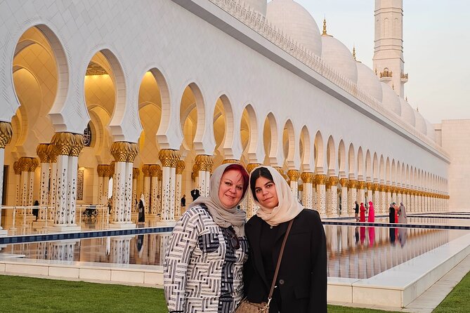 Abu Dhabi City Tour :Qasr Al Watan, Emirates Palace, Mosque - Mirage Museum and the Date Market: small doses, good variety
