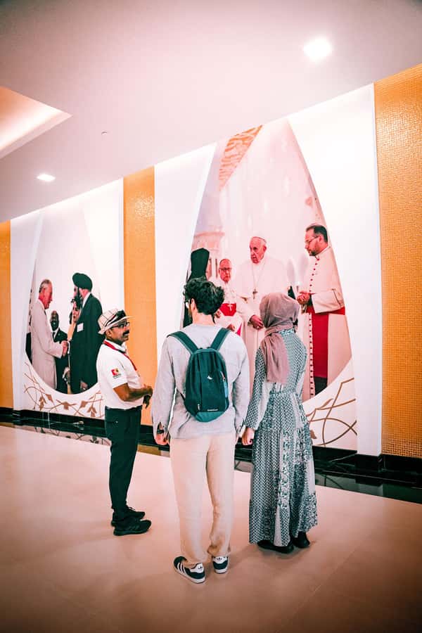 Abu Dhabi: City Tour with Sheikh Zayed Grand Mosque and More - What to Wear and Bring: Make the Mosque Stop Stress-Free