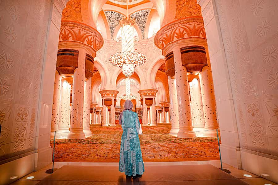 Abu Dhabi: City Tour with Sheikh Zayed Grand Mosque and More - Dates Market in Abu Dhabi: Souvenirs, Tastes, and Shopping Without Overthinking