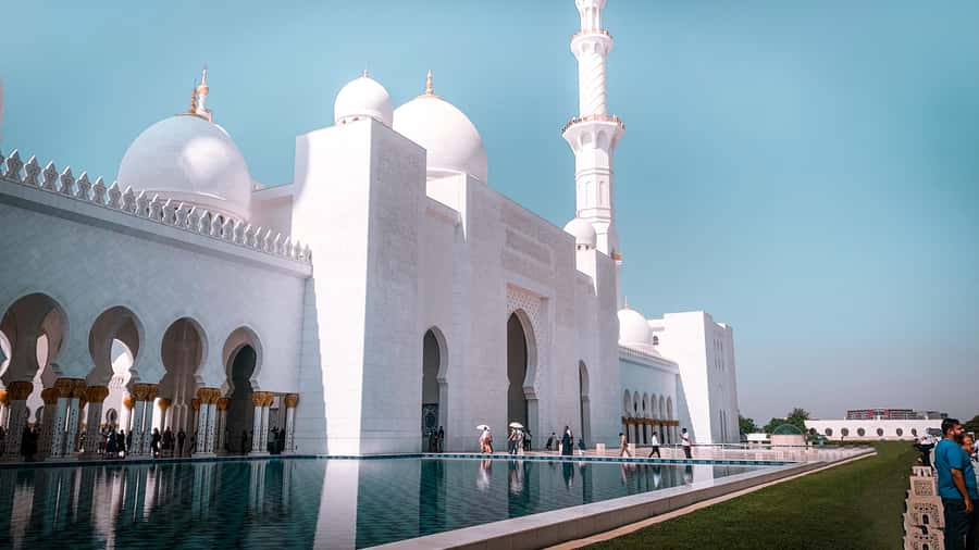 Abu Dhabi: City Tour with Sheikh Zayed Grand Mosque and More - Corniche Views From the Air-Conditioned Coach