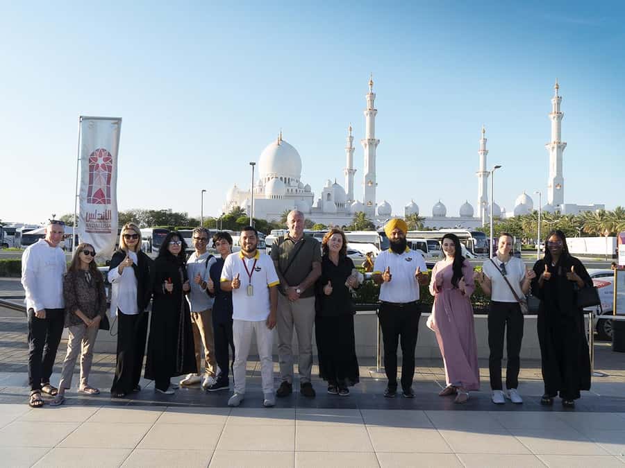 Abu Dhabi: Grand Mosque and Qasr Al Watan Tour - Sheikh Zayed Grand Mosque: Dress Code First, Beauty Right After
