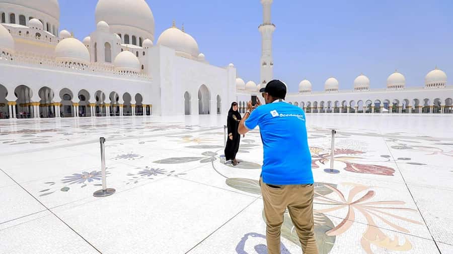 Abu Dhabi: Guided Walking Tour at Sheikh Zayed Grand Mosque - Sheikh Zayed Grand Mosque in 2 Hours: What You Really See