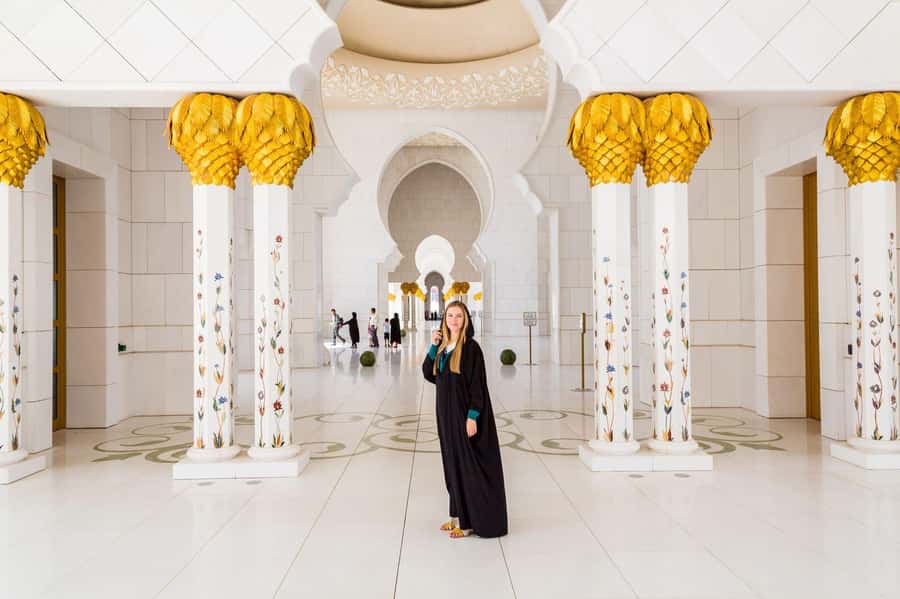 Abu Dhabi: Guided Walking Tour at Sheikh Zayed Grand Mosque - Dress Code Reality Check: Avoid Getting Turned Away