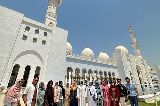 Abu Dhabi Sheikh Zayed Grand Mosque Tour with Ferrari world - Sheikh Zayed Grand Mosque Center: what to expect inside