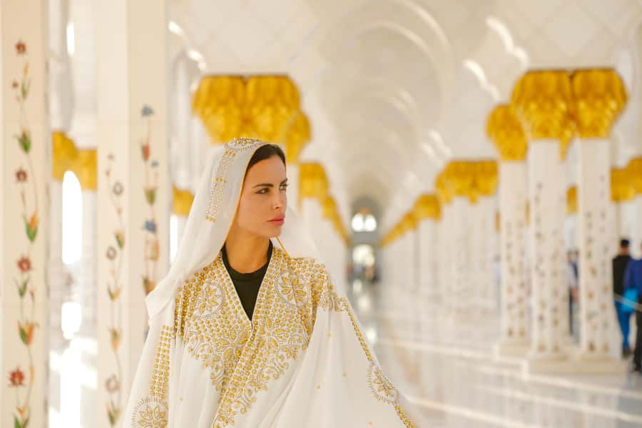 Abu Dhabi: Sheikh Zayed Grand Mosque Tour with Photographer - Outside Highlights: Domes, Marble Mosaics, and the Carpet Shot