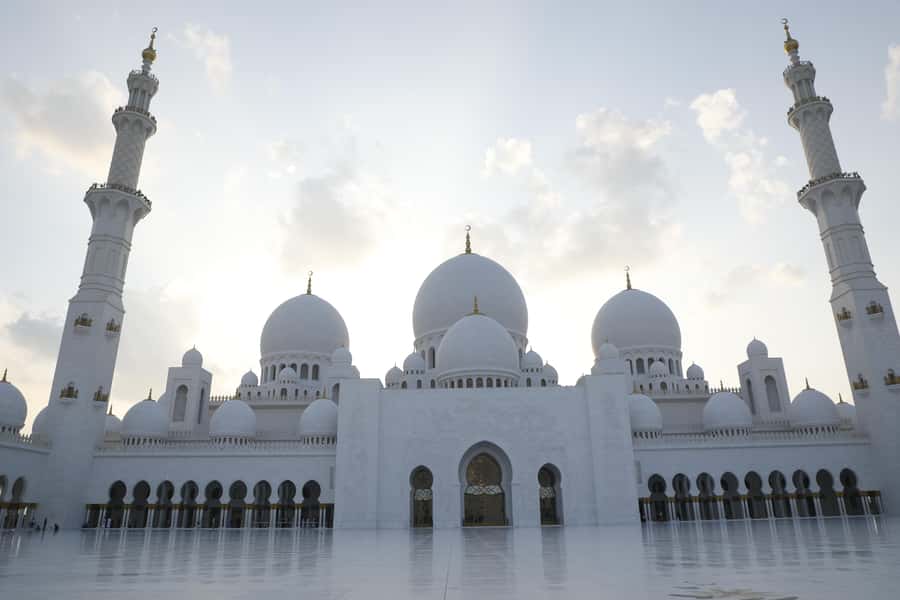 Abu Dhabi: Sheikh Zayed Grand Mosque Tour with Photographer - Getting Around: Tunnel Walk Skip and What It Means