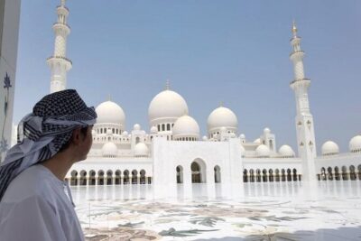Abu Dhabi Sightseeing City Tour including Grand Mosque - Emirates Palace: what you can see without a hotel key