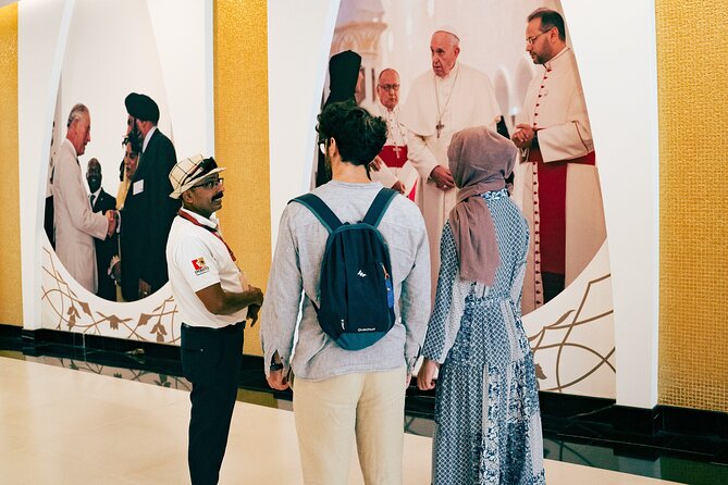 Abu Dhabi Sightseeing Tour: Sheikh Zayed Mosque, Heritage Village & Dates Market - The quick palace-and-presidential views: landmarks from outside