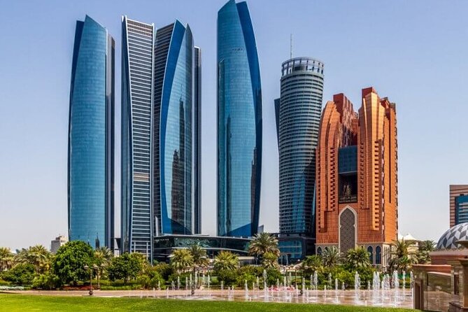 Abu Dhabi Tour in Private 4x4 with Grand Mosque, Louvre & Ferrari - Emirates Palace photo stop: a quick look that depends on security