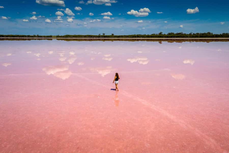 Baku: Candy Mountain, Pink Lake, Besh Barmag Dag and Mosque - Oil, Faith, and Strange Colors: The Big Idea of This Day Trip