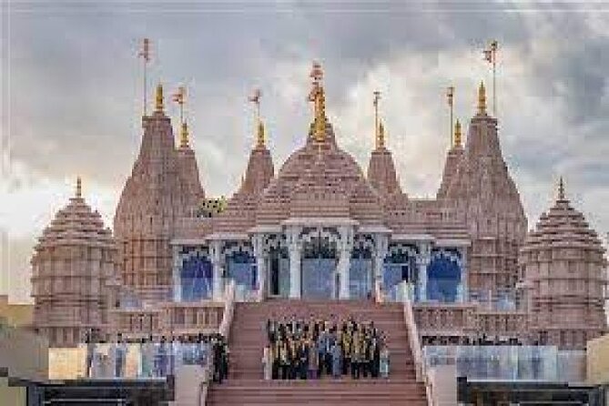 Baps Hindu Temple and Sheikh Zayed Grand Mosque Tour - Practical expectations at each stop (so you’re not guessing)