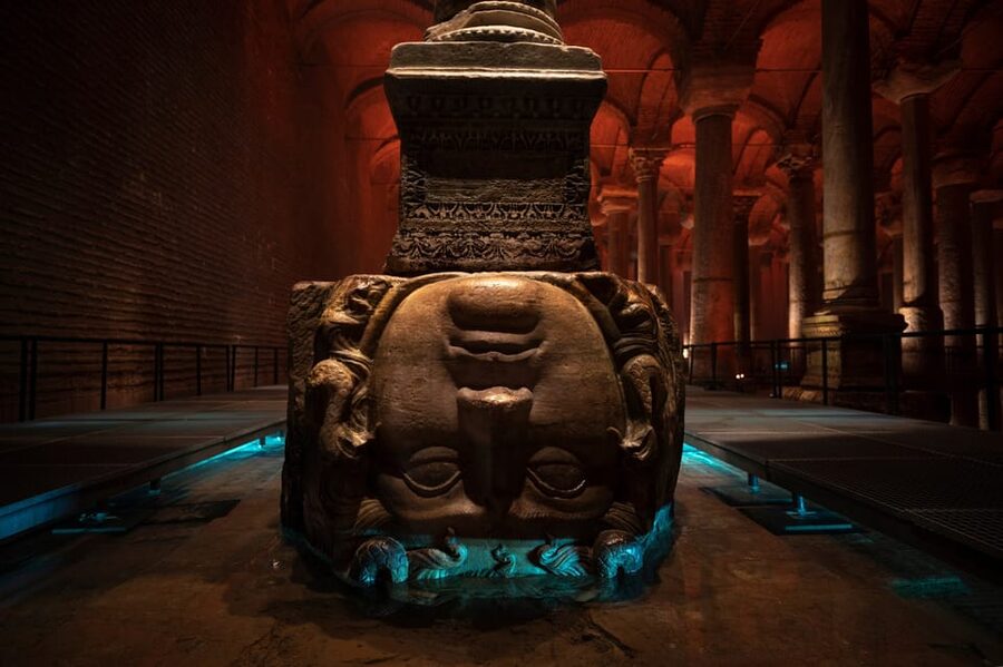 Basilica Cistern, Hagia Sophia, Blue Mosque & Topkapi Palace - Lunch near the Mosque: good fuel, but know what is included