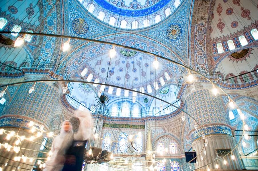 Blue Mosque, Basilica Cistern, Grand Bazaar Guided Tour - Basilica Cistern in 1 hour: cool air, big atmosphere, and fast entry