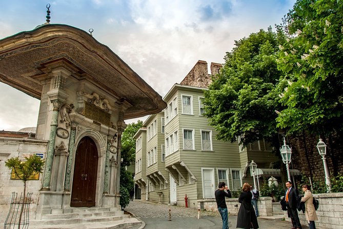 Blue Mosque Sultanahmet Old Town and Hippodrome Walking Tour - Guides and pacing: why the experience feels smoother than the itinerary suggests