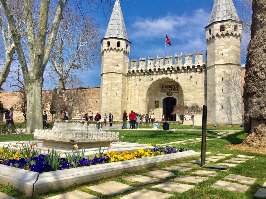 Blue Mosque, Topkapı Palace and Harem Guided Tour - Hagia Sophia: Short Photo Pass Without the Full Detour