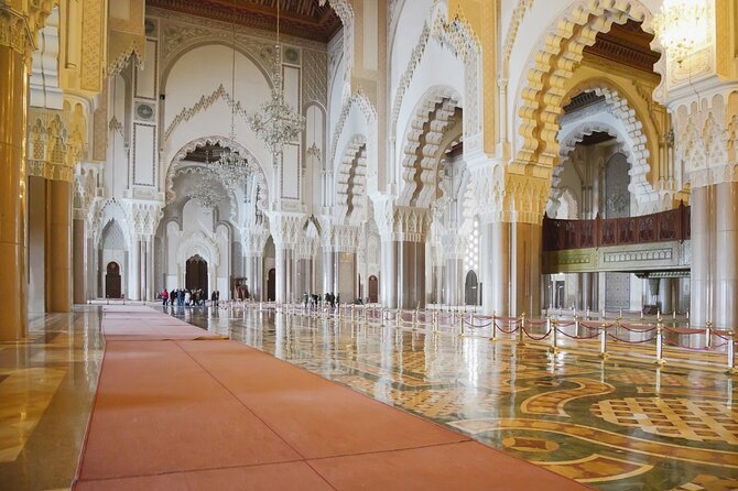 Casablanca City Tour: Hassan II Mosque, Medina & Hidden Gems - Parc de la Ligue Arabe: a needed breather with palms and fountains