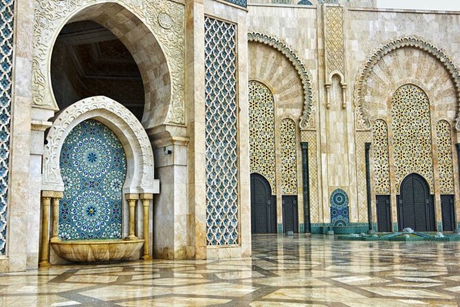 Casablanca Guided Tour with Hassan II Mosque Admission - Rick’s Café: a movie-famous stop with a backup in the plan