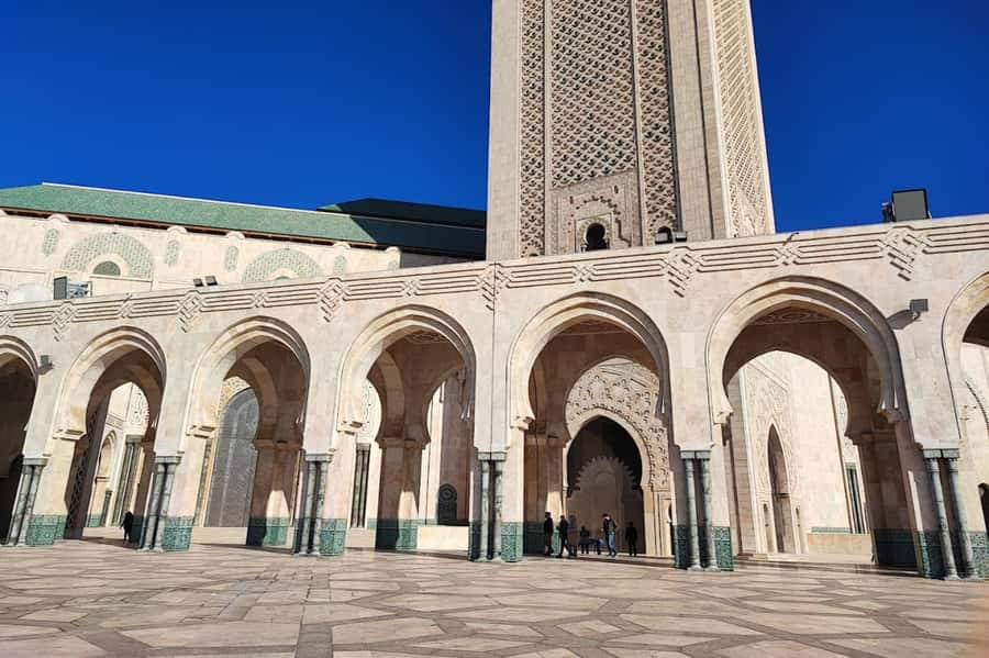Casablanca: Hassan II Mosque Premium Tour with Entry Ticket - Photo moments and the rhythm of your visit