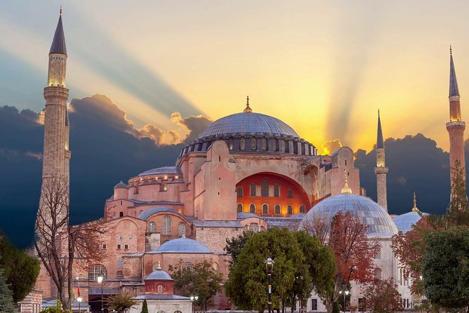 Classic Istanbul Tour Blue Mosque, Hippodrome, Hagia Sophia and Topkapi Palace - Hotel pickup and meeting logistics in central Istanbul