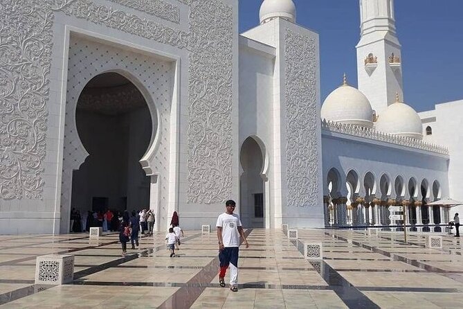 Combo Tour: Grand Mosque Visit & Dubai Desert Safari Experience - Afternoon at High Red Dunes: dune bashing and sandboarding