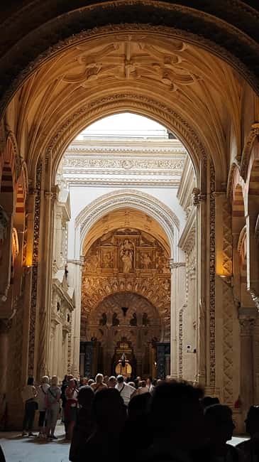 Córdoba: Guided experience in the Mosque-Cathedral - Patio de los Naranjos: the smart warm-up before the big rooms