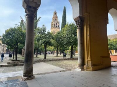 CÓRDOBA: Guided tour of the Mosque-Cathedral IN SPANISH WITH TICKETS - Finding the Meeting Point: Deans’ Gate + a Yellow Umbrella