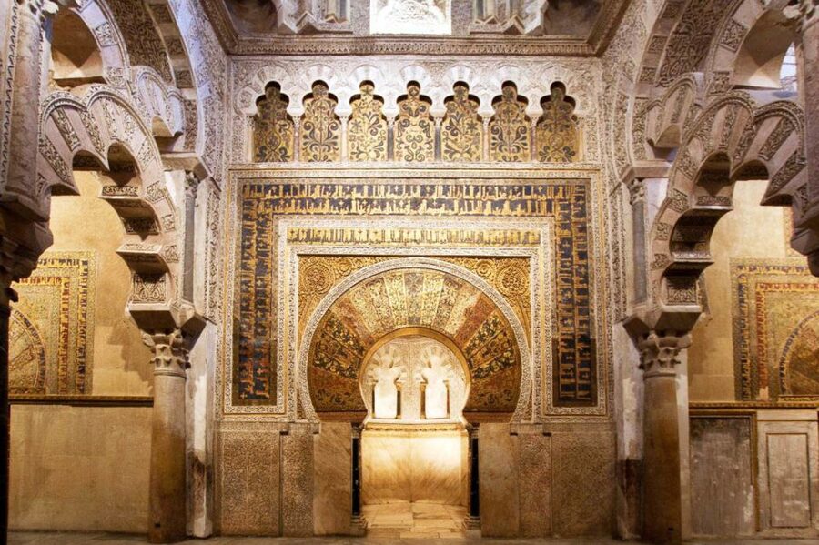 Córdoba Guided Tour of the Mosque, Jewish Quarter & Alcazar - Start Smart: Meeting Point Options and How the Tour Keeps Moving
