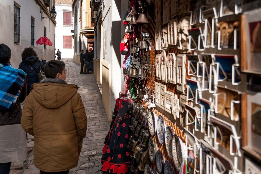 Cordoba: Jewish Quarter and Mosque-Cathedral Guided Tour - Wandering the Judería de Córdoba: squares, shade, and street-level history