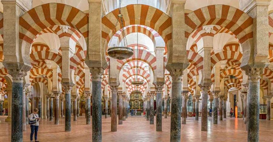 Córdoba: Mosque and Alcazar Private Tour with tickets - Entering the Mosque-Cathedral: what to watch for