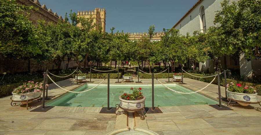 Córdoba: Mosque-Cathedral and Alcazar Tour - Why this Mosque-Cathedral + Alcázar tour works in 2.5 hours