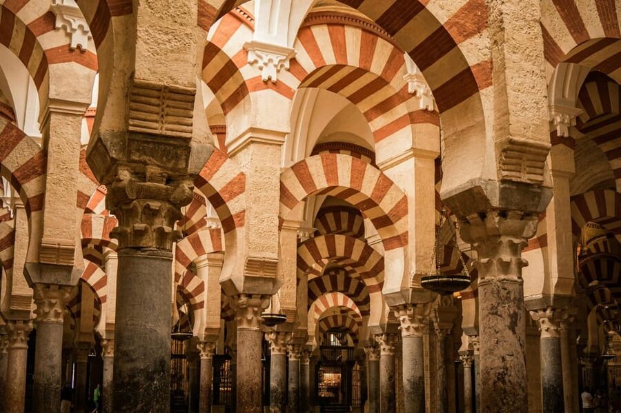 Cordoba: Mosque-Cathedral and Jewish Quarter Guided Tour - Starting at Plaza del Triunfo: a smart base for a short visit