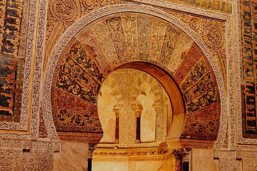 Cordoba: Mosque-Cathedral and Jewish Quarter Guided Tour - Patio de los Naranjos: the orange-tree pause that makes the story stick
