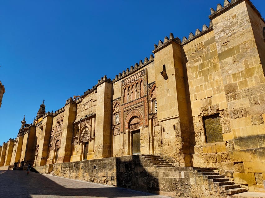 Cordoba: Mosque-Cathedral and Jewish Quarter Guided Tour - Jewish Quarter near the Alcázar: understanding the neighborhood, not just the buildings