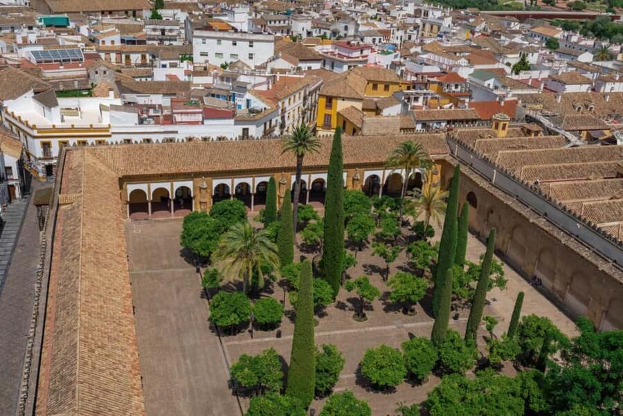 Cordoba: Mosque-Cathedral E-Ticket with Audio Guide - The audio tour’s Cordoba add-ons: Plaza del Potro, synagogue, Roman Temple
