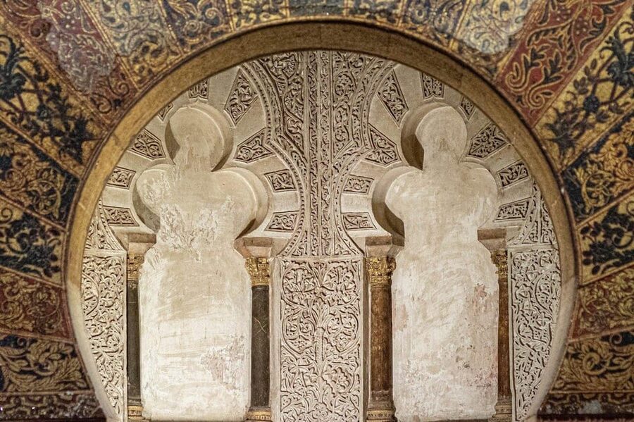 Córdoba: Mosque-Cathedral Guided Tour - Christian chapels inside the mosque: seeing the Reconquest without confusion