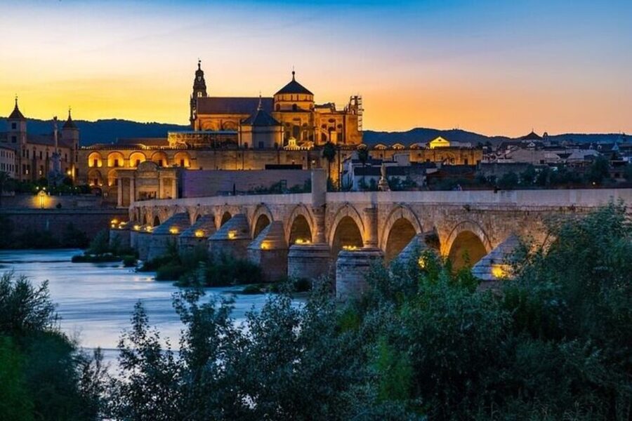 Cordoba: Mosque-Cathedral Private Tour with Tickets - Mosque-Cathedral of Cordoba: Why this building still surprises