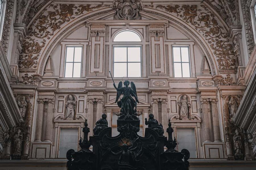 Córdoba: Mosque-Cathedral Small-Group Guided Tour - What the 75 Minutes Focuses On Inside the Mezquita