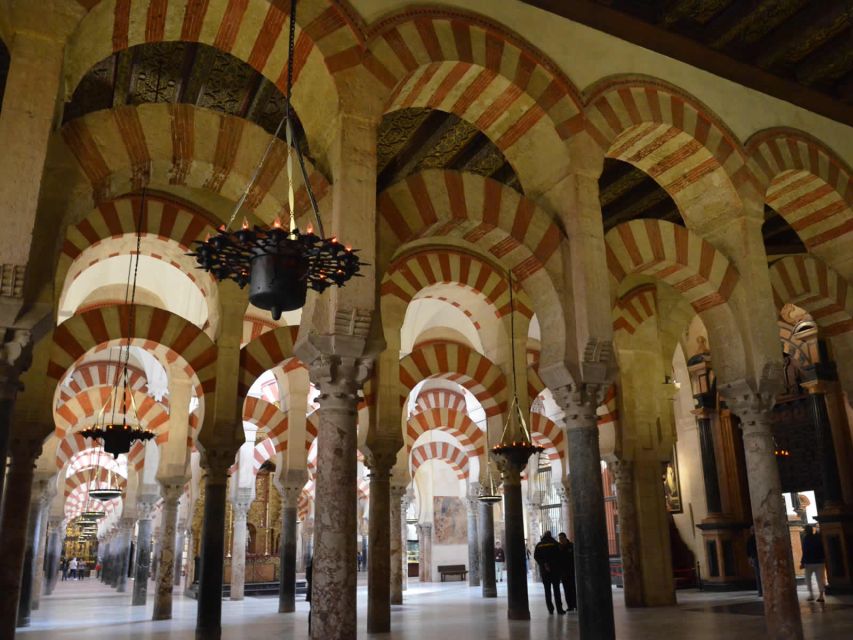 Córdoba: Mosque, Synagogue, and Jewish Quarter Walking Tour - Meeting at the Alcázar of the Christian Monarchs: Find the Flag First