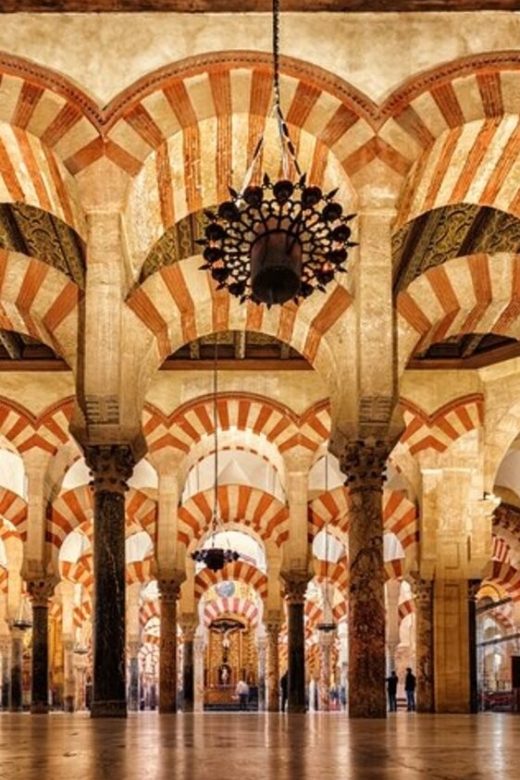 Córdoba: Private Mosque-Cathedral and City Tour - Inside the Mosque-Cathedral: How the Guide Helps You Read the Building