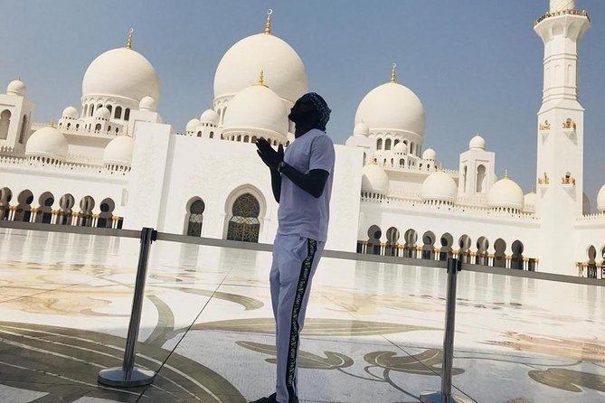 DEAL: Sheikh Zayed Grand Mosque and Dubai Red Dunes with BBQ Dinner - Sheikh Zayed Grand Mosque: what you’ll notice first