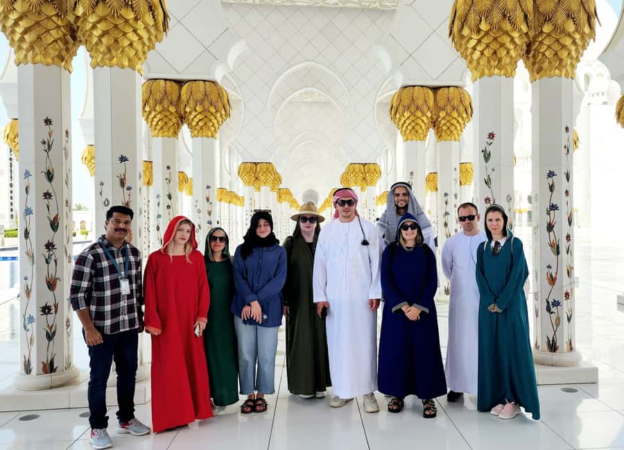 Discover Abu Dhabi: A Full-Day Tour with Lunch - Sheikh Zayed Grand Mosque: more than a photo stop
