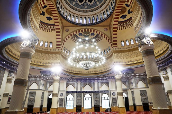 Dubai City Tour: Frame Tickets, Creek, Souks, Blue Mosque & Abra - Blue Mosque (Al Farooq Omar Bin Al Khattab): architecture plus calm time