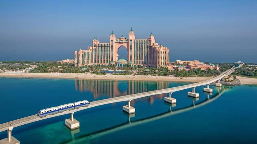 Dubai Full-Day Tour: Mosque, Souks, Burj Khalifa photo stop - Jumeirah Mosque and Zabeel Palace: the Dubai contrast you can feel
