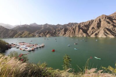 Dubai: Sheikh Zayed Mosque, Fujairah and Khorfakkan Tour - Pickup in Dubai and the Road Trip Through Al Hajar Mountains